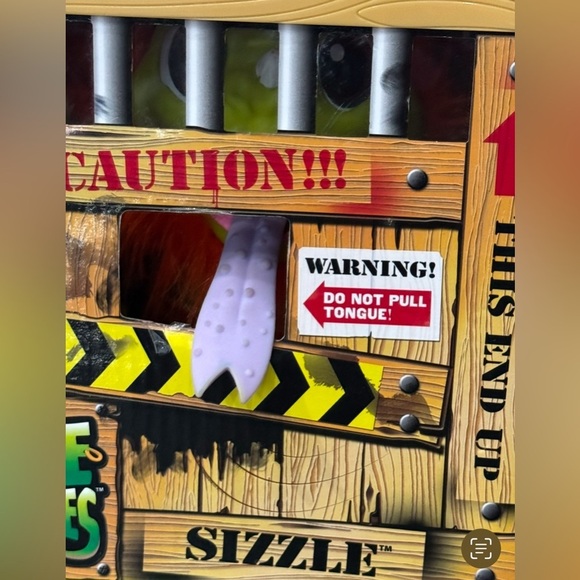 Crate Creatures Surprise Interactive 8” Dragon: Sizzle - Picture 6 of 8